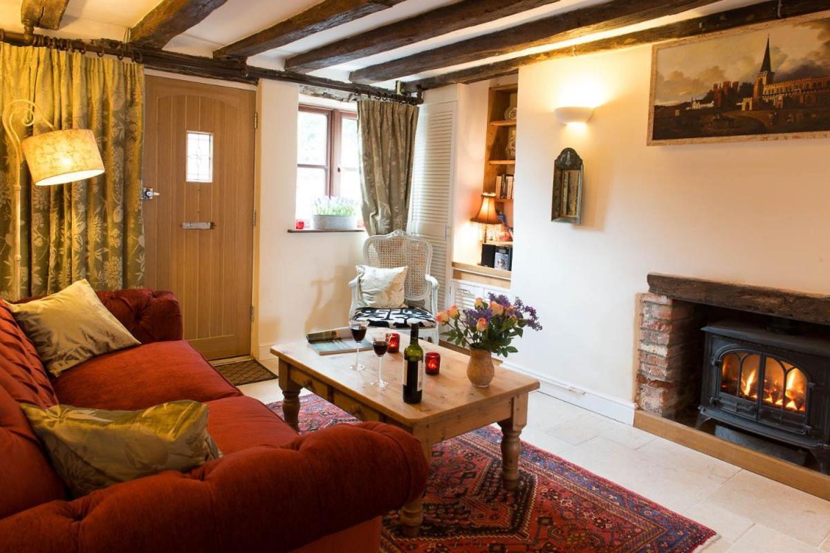 Meddlars A Historic Cottage On The Countryside Edge Of A Vibrant Market Town Hadleigh  Exterior photo